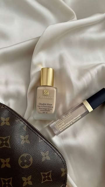 @esteelaudermx mi primera impresión de la base double wear y quedé fascinada! la use para mi date del 14 de febrero t...