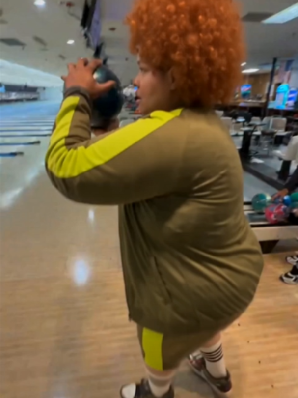 Don’t laugh at me; this is my first time trying bowling #fany #bowling#RoryStudio #AIPodcast #AwkwardInterviews #Betw...