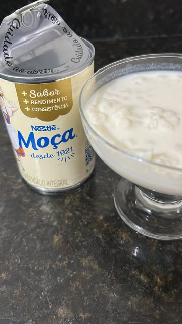 Quem também ama uma canjica bem cremosa??Ela é simples,perfeita para os dias de frio🥶 Ingredientes: 250 gramas de mi...
