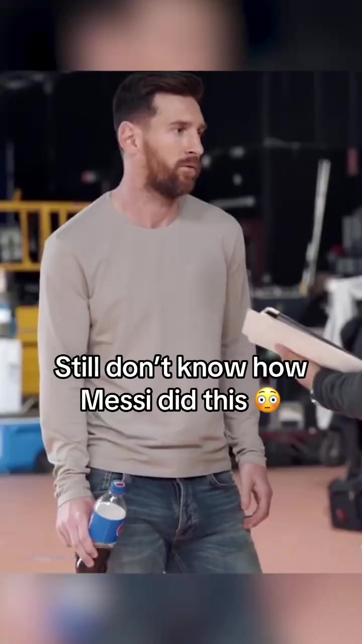 Still don’t know how Messi did that 🥷🏽🤧#creatorsearchinsights #alixmiamiswimsuit #lionelmessi #leomessi #highlight