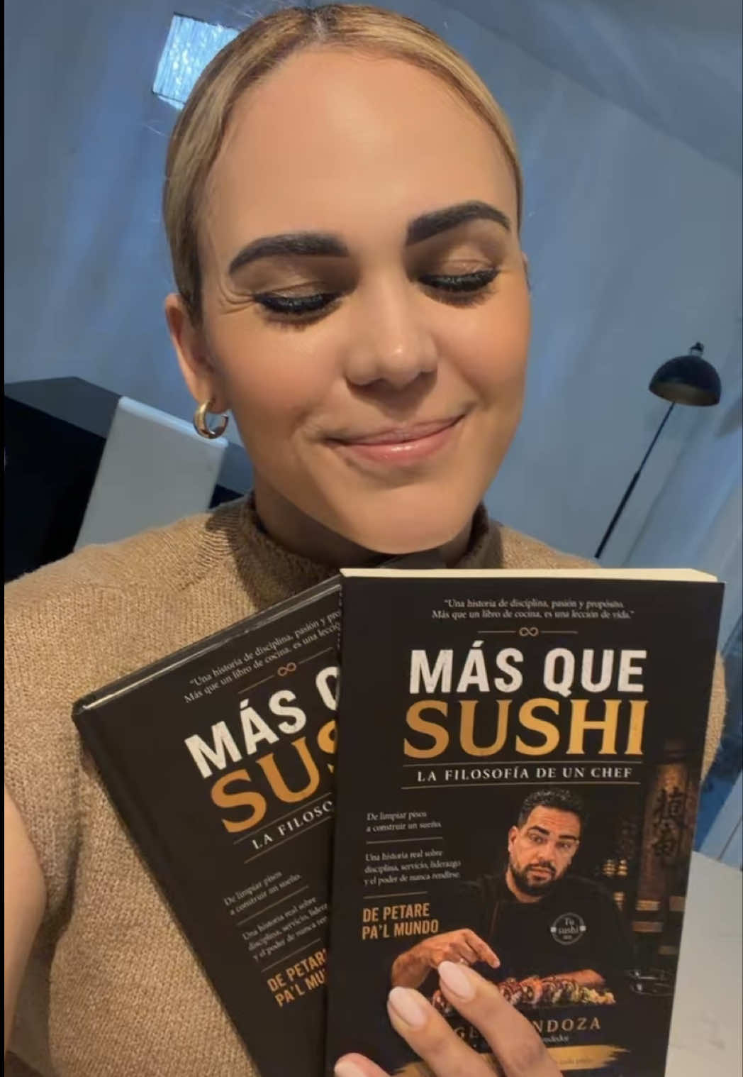 Demasiado orgullosa de ti amor 🥹❤️📖 Este libro significa muchísimo para nosotros. Sentía que te lo debía… Y también...