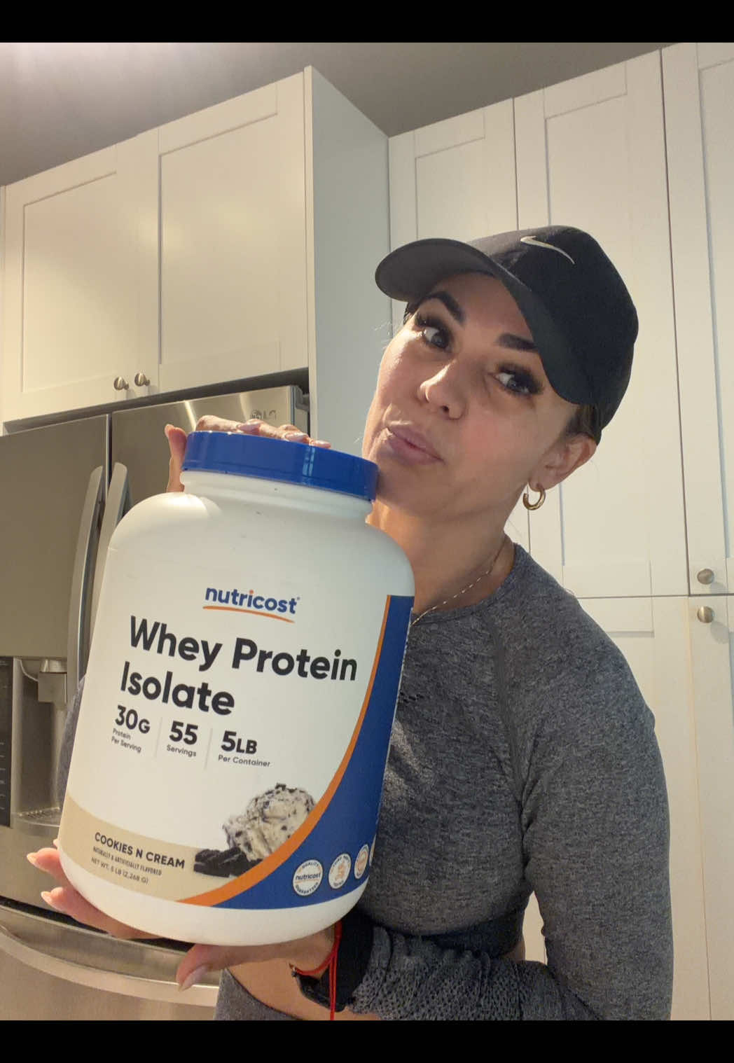 Yo saliendo del gym pensando que todo estaba bajo control… hasta que entré al carro sin aire 😂🥵 Pero la proteína de...