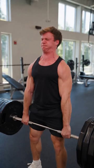 They laughed at the bar. Then the mop guy stepped up. 🧹➡️🏋️ One clean pull, back to work. No reps, no respect. Tag...