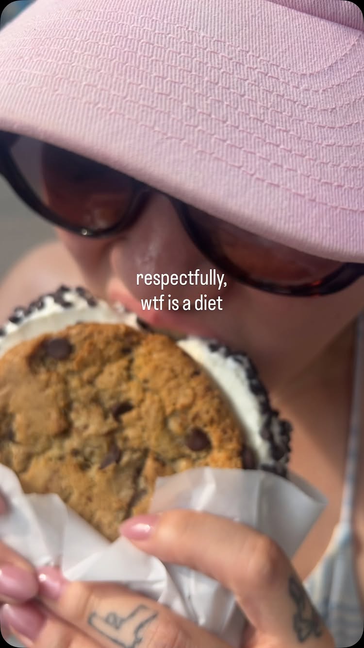 World’s smallest bite of the biggest cookie ice cream sandwich I’ve ever seen💀 @canadaswonderland when it rains and...