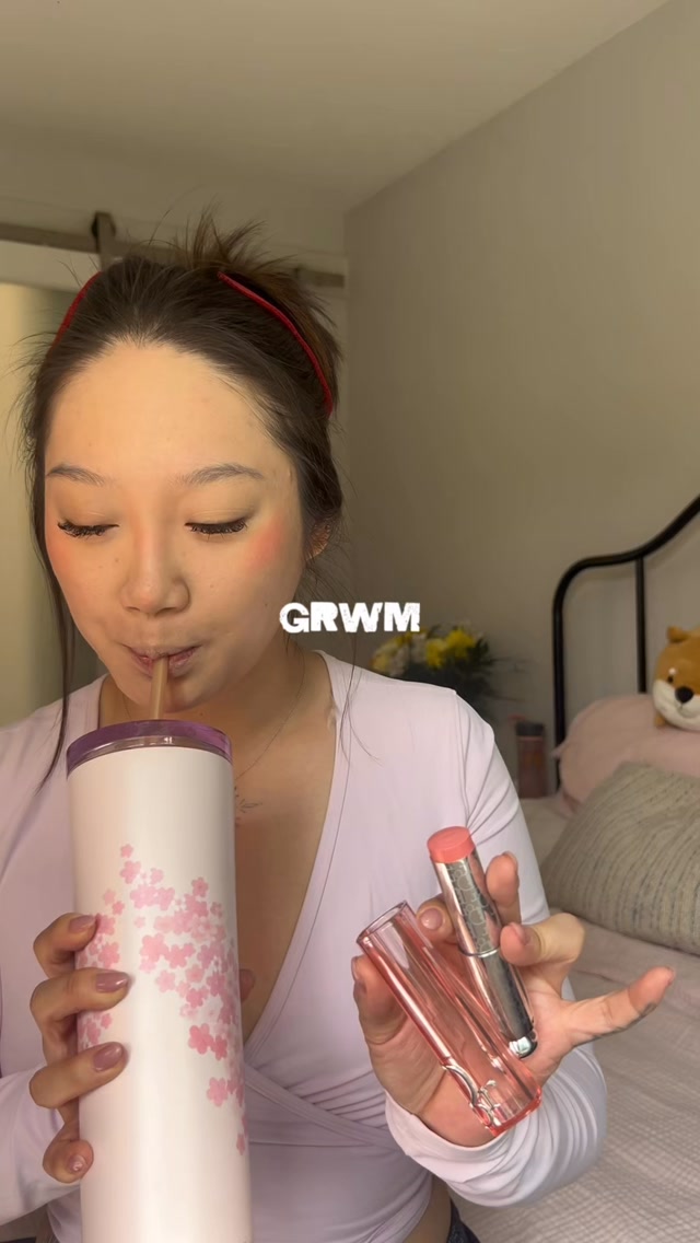 No wonder brands don’t reach out. Imagine this is ur first impression of me introducing my favourite makeup routine😭...