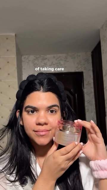 Estoy probando la Celestial Collagen Cream de re:nk y me encanta cómo deja mi piel hidratada y luminosa 🤍 Y ojo 👀 p...