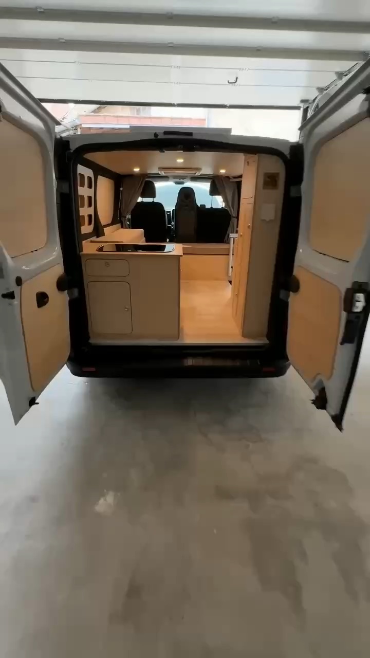 Renault trafic : de l'utilitaire au van aménagé