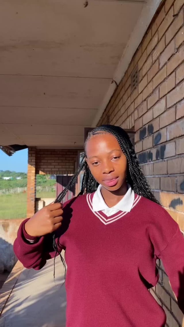 When you are trying to take a cute video and your friends start complementing you😭😂 . . . . #boryniesclowdy #fyp #f...