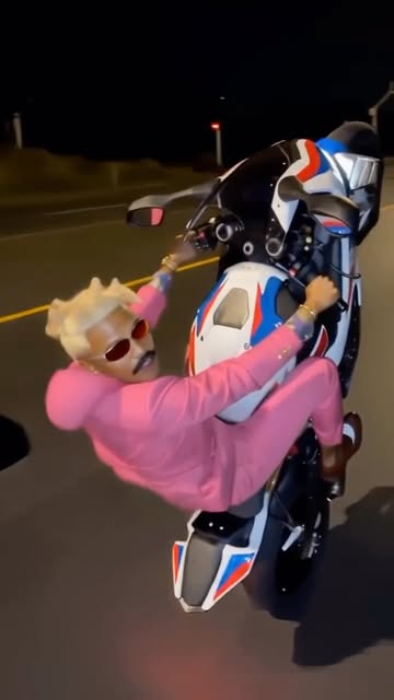 Pink suit. Zero brakes. 💎🏍️ I made this with @higgsfield.ai genjutsu #higgsfieldpartner #higgsfield #wheelie #bikel...