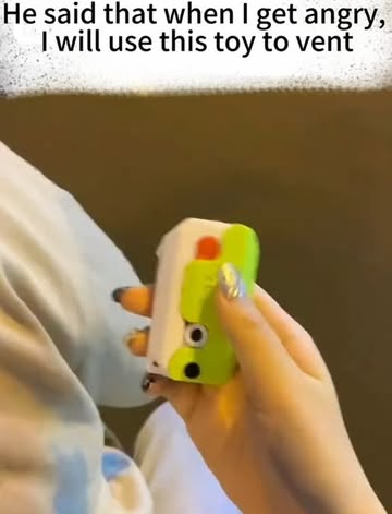 Get Yours Now Link In Bio 🥕 Elevate your fidget game with our 3D Carrot Gravity Knife! 🌀✨ Watch in awe as this play...