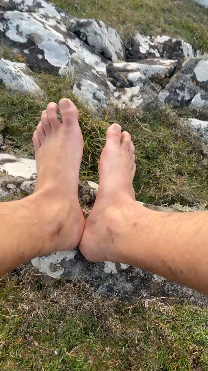Toes down head up