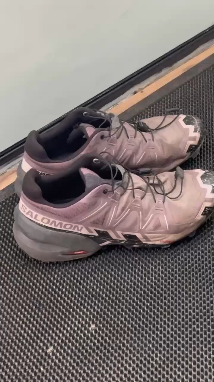 Hiking Shoes UCG