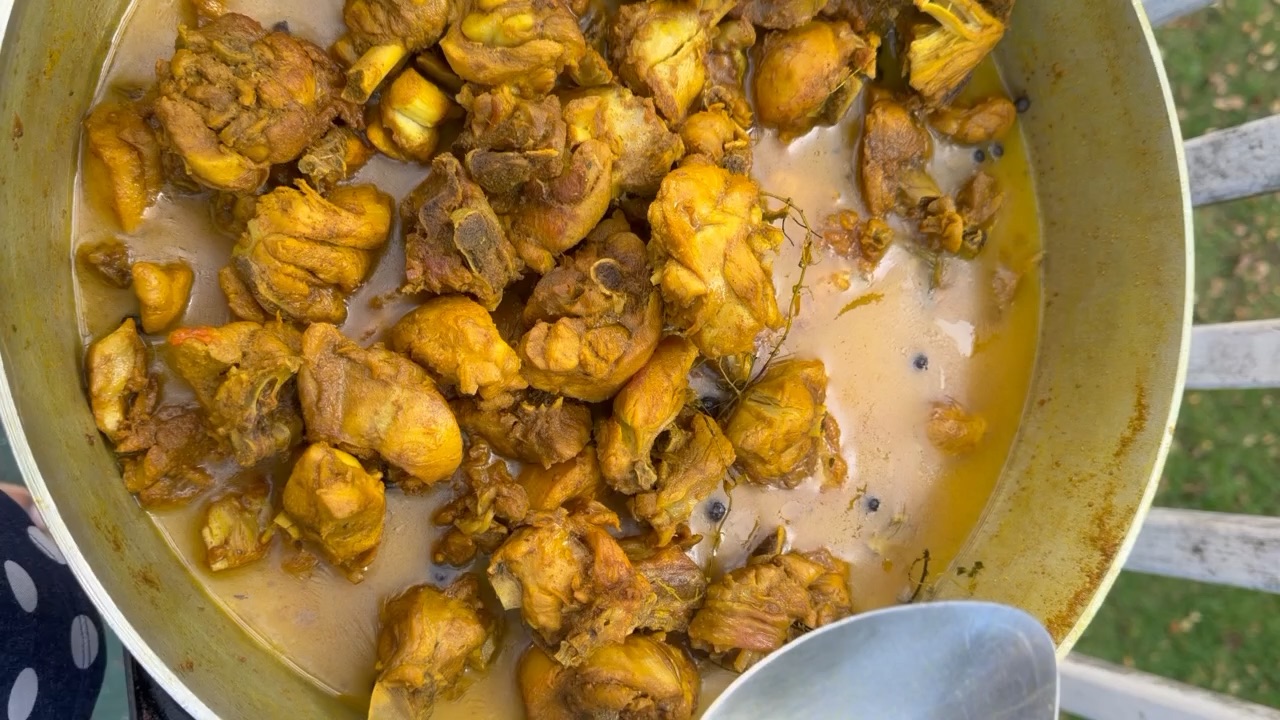 Curry chicken