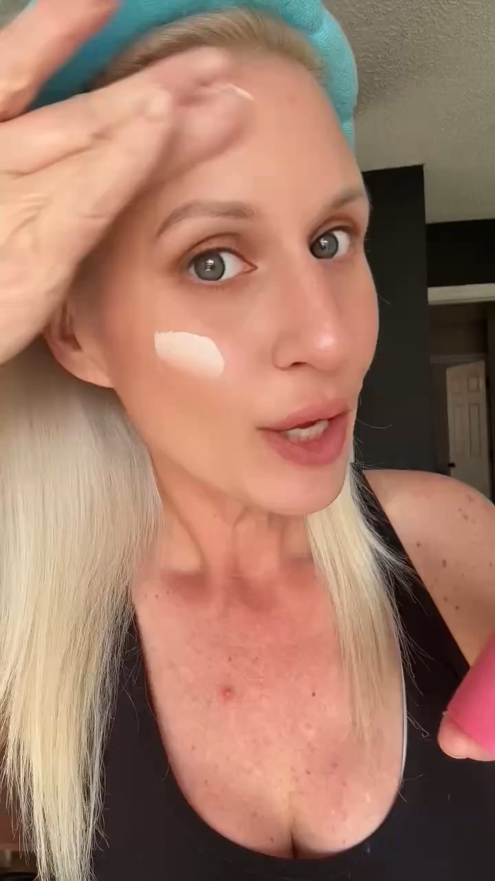 Color changing foundation