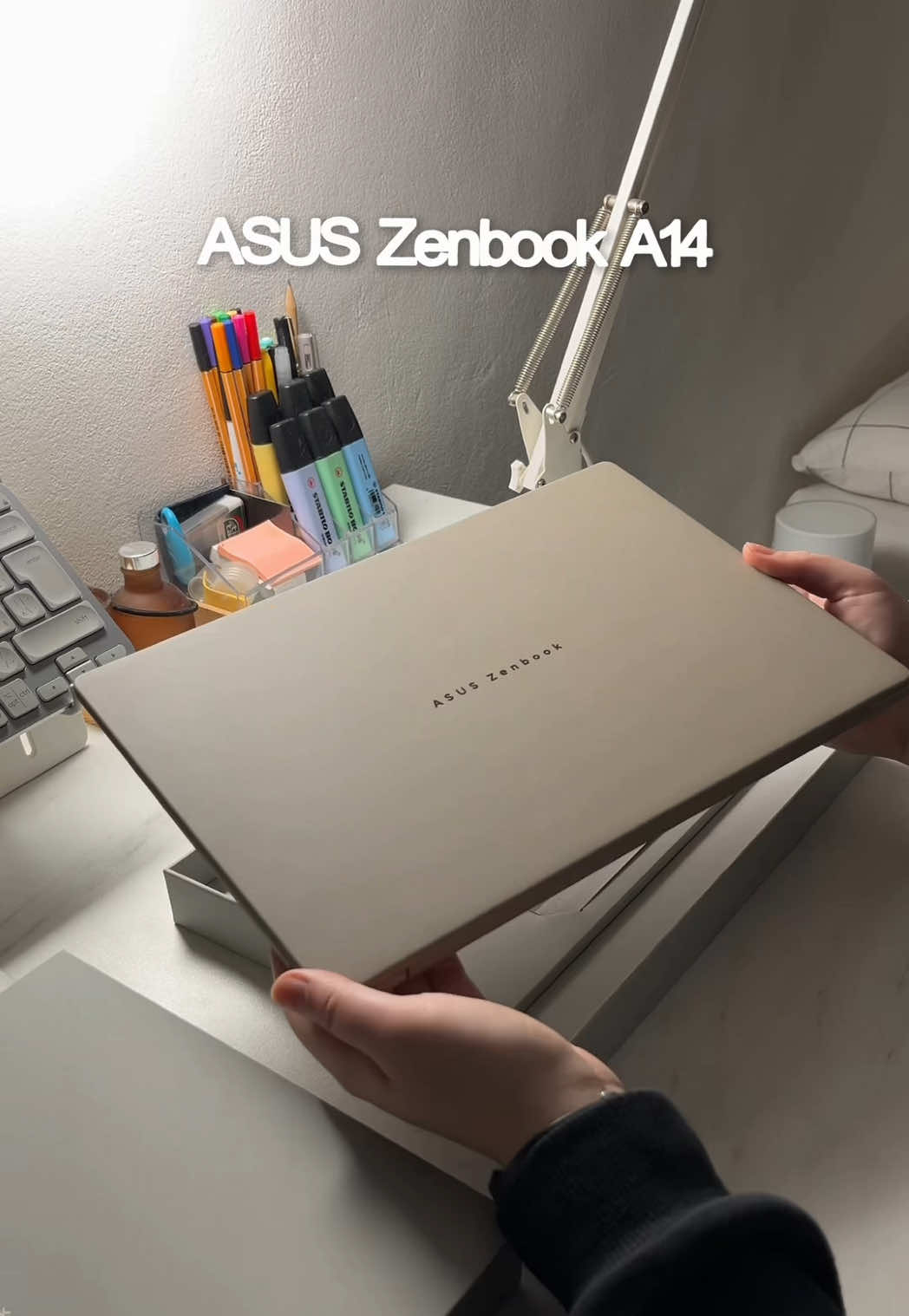 the most beautiful laptop🫶🏻💻 (+efficient and lightweight too!) #asus #unboxing #ZenbookA14 #techtok #bestlaptop