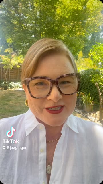 Filming Outside ☀️☀️ Summer Essentials just for you…love a simple linen shirt, tear drop gold earrings and denim! Tha...