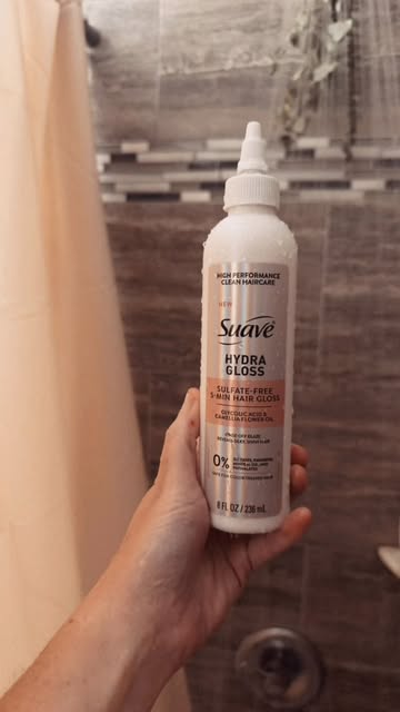 #ad My 5-minute wash day upgrade ✨ If my hair is looking a little dull, I reach for the @suave Hydra Gloss 5-Minute H...