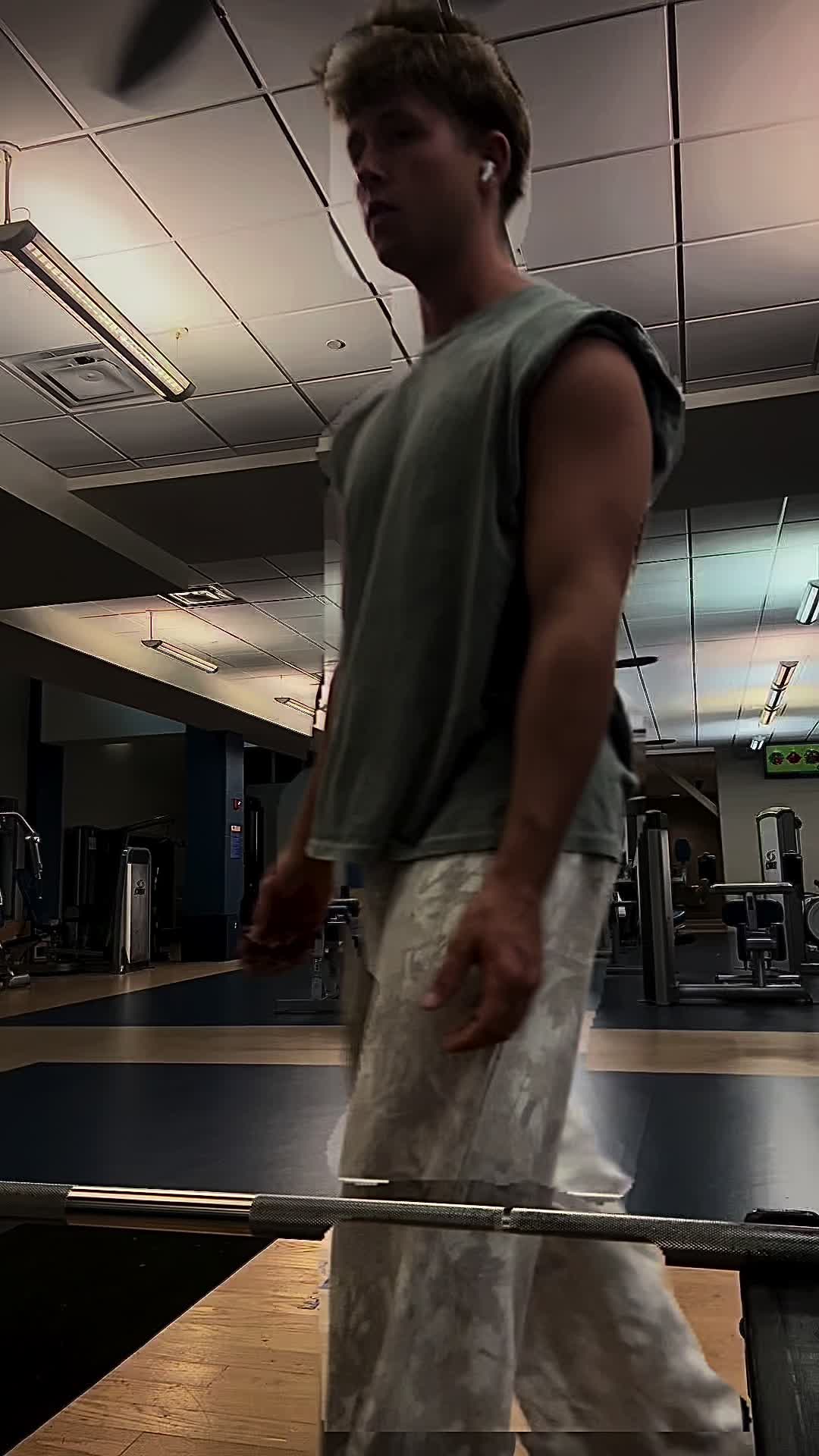 BARBELL ROWS 💯#gymtok #motivation #fyp #gymmotivation #gym