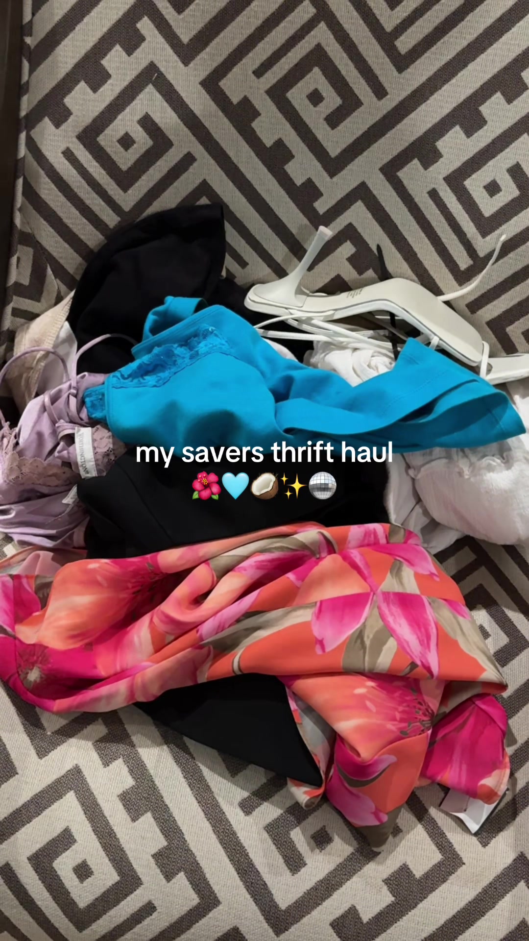 & everything fit perfectly🥹 @savers_thrift #thrifthaul #summeroutfits #outfitinspo #thrift #thrifted