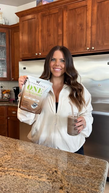 Mom life protein hack: make your coffee do the heavy lifting 😂☕️🍪 This cookies & cream coffee smoothie takes about...