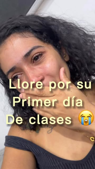 Lloré en el primer día de clases de mi niña 😭 Dicen que una los prepara para volar, pero nadie te prepara para solta...
