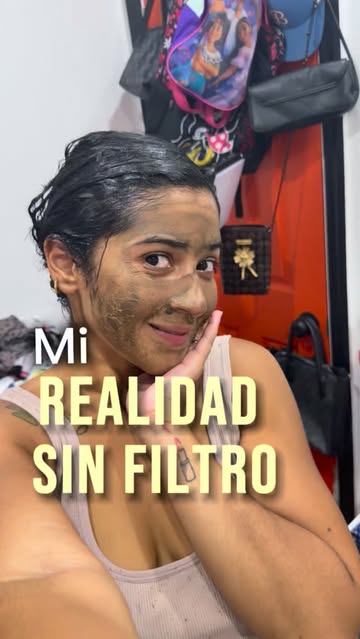 Ser mamá y creadora de contenido no es tener la vida perfecta, es intentarlo todos los días con la casa desordenada y...