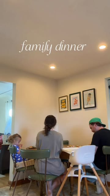 should family dinner time be a thing ?? 👀 I love teaching Eloise how to cook !!! #familydinner #familydinnertime #to...