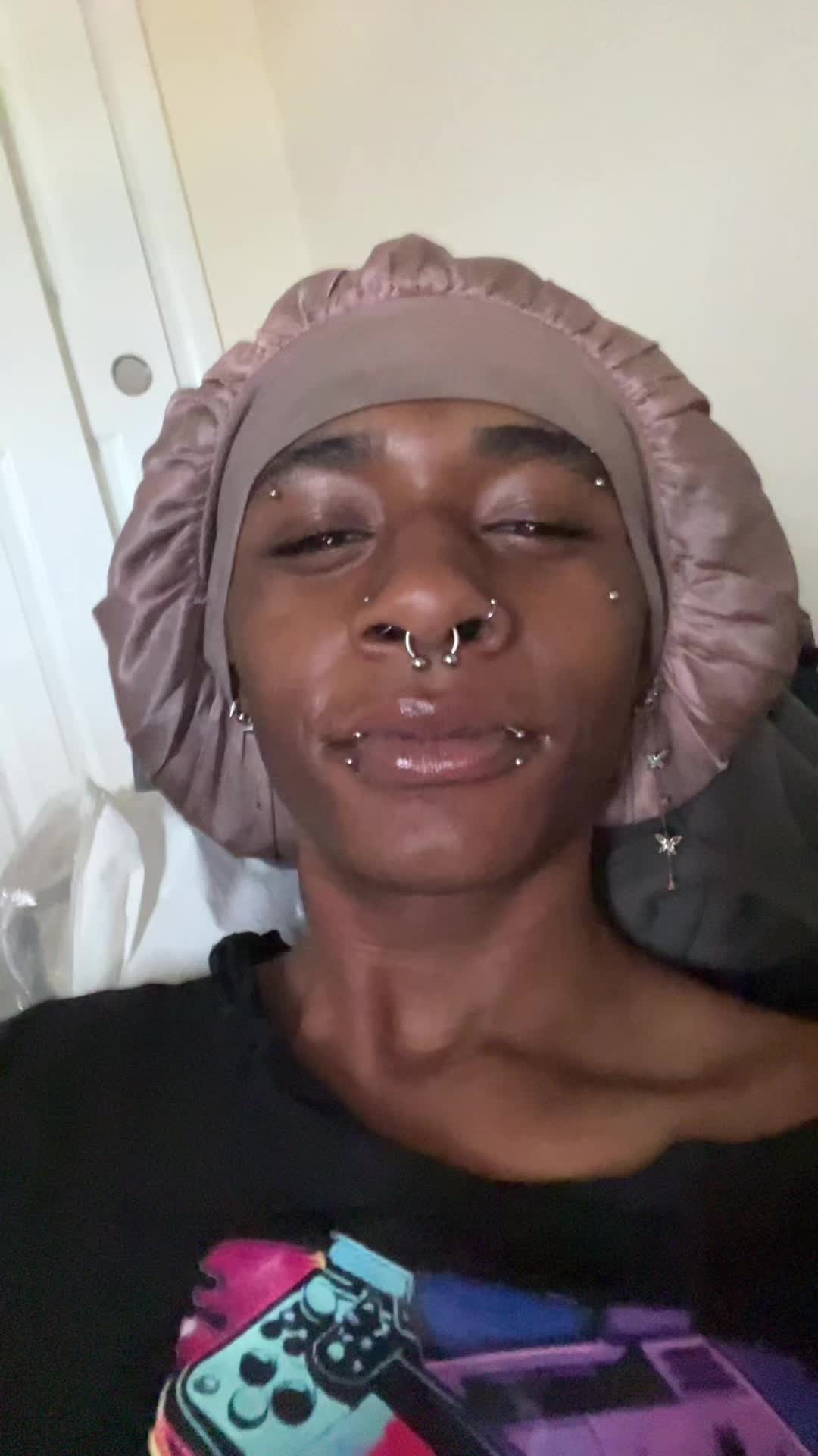 Easy quick tutorial to do at home :3 #femboi #eyelinertutorial #pinkbonnet