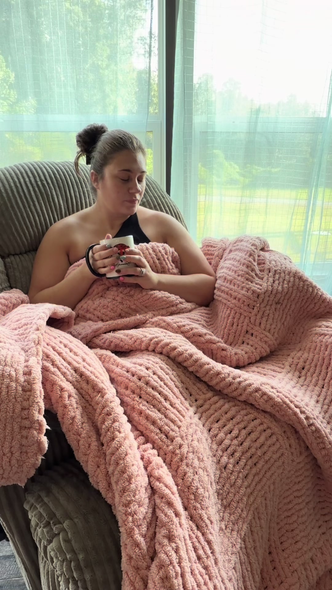 this is the perfect blanket — the whole family loves it. use my code to save some money honey!!! [TORI20] #sauft #fal...