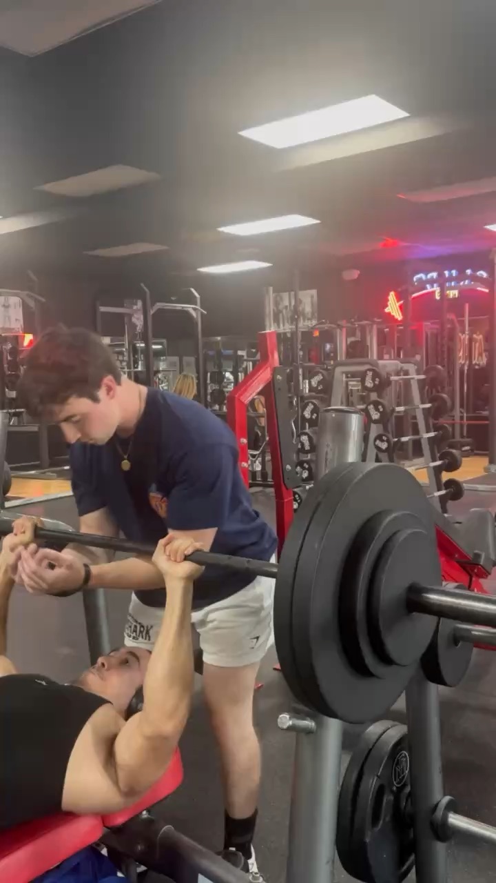 Rodolpho benching 295lbs after ACl surgery