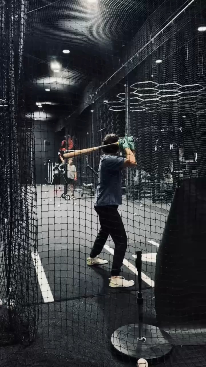 Hitting in vivo barefoot shoes for a video