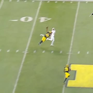 #tbt this interception😵 - If you love Football and Crazy Plays follow me @thrilljuked, I promise you won’t regret it...