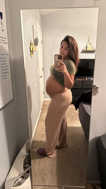 I couldn’t help myself lmao. 29wks today, home alone and in nesting mode. Thank you to my sisters @kajsanikole and @a...