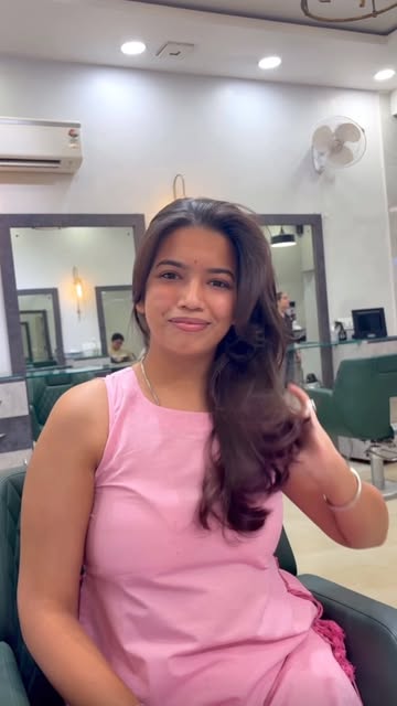 Naya hair, naya confidence! ✨ Naya hair, naya confidence! ✨ Rate this hair transformation from 1 to 10! 👇 #hairtrans...