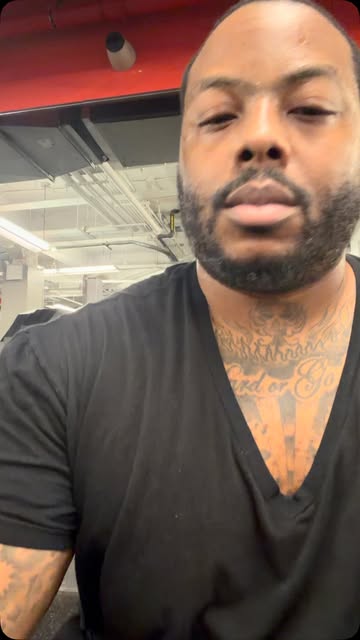 500lbs on the flat bench 💪🏾💪🏾💪🏾