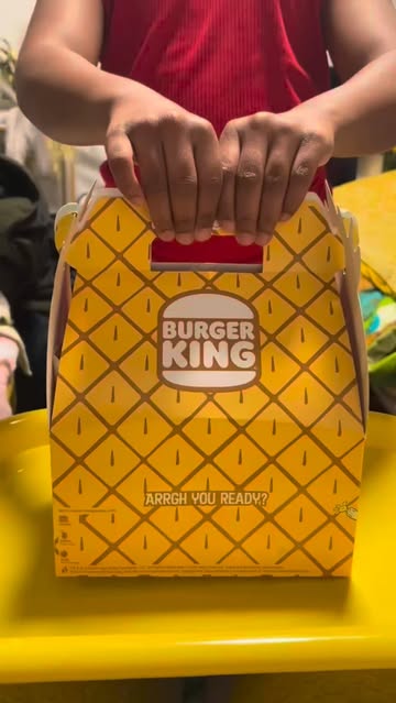 Bella got the full SpongeBob meal… I just got the cheesy bites 😭🧀 who made the better choice?? 👀 #fyp #foodtok #bu...