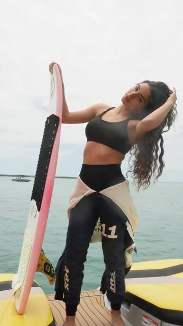 Based in the 305 baby!! Piloto de fórmula formada en Miami probando los deportes acuáticos por primera vez con @vicec...