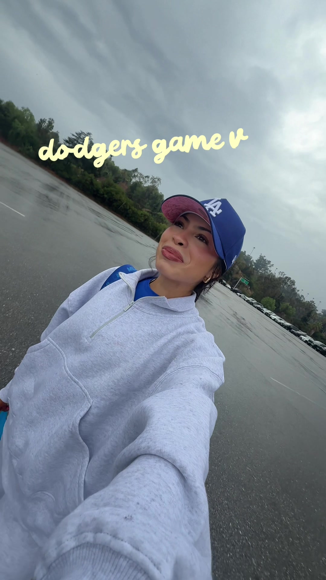 dodgers game vlog !!!🌧️💙⚾️ #fyp #vlog #dodgers #gameday
