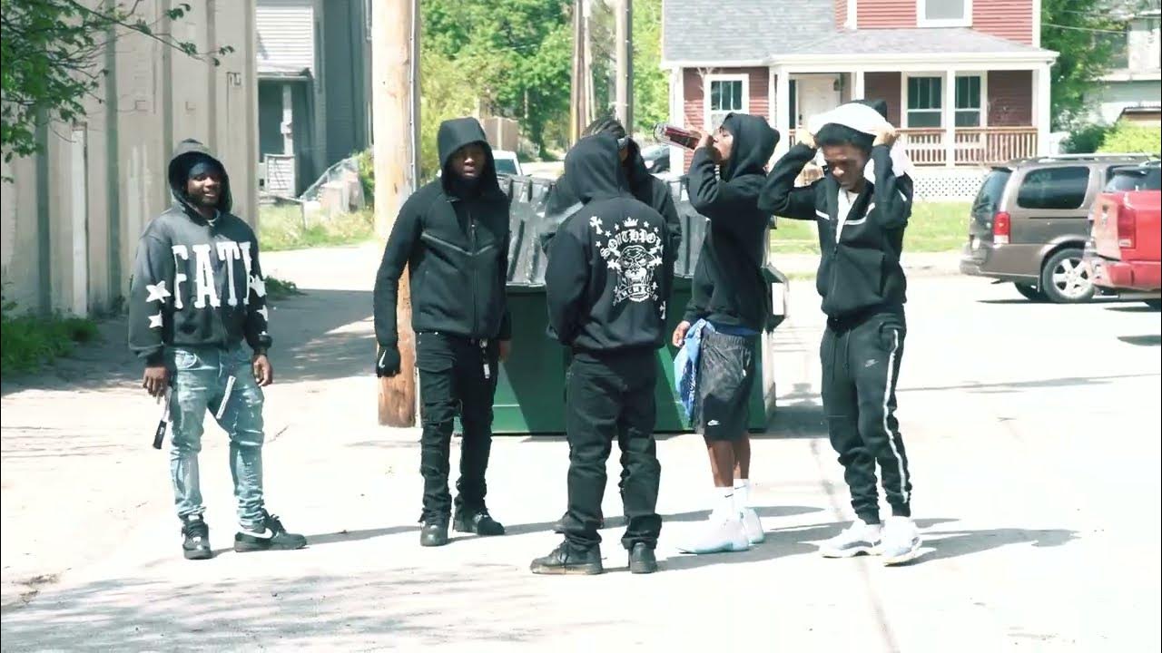 Qwelly Woo & DjRay7-PETIT .Film : ‪ @itsvannyboy .Color: ‪ @itsvannyboy .Artist: Qwelly Woo Ft Dj Ray7 .Song: petit