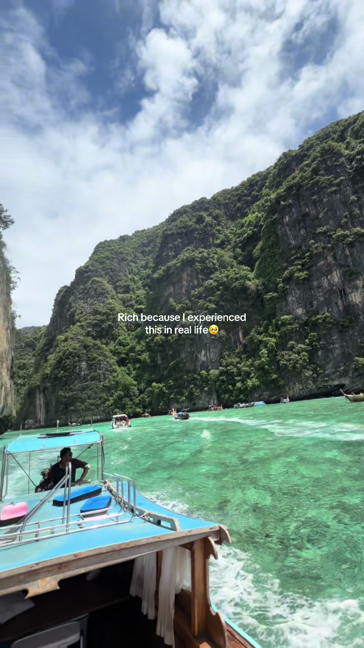Soooo beautiful omgee😍😍#thailand #phiphiisland #solotravel #travel