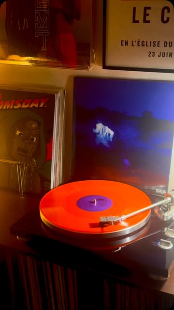 Daniel Caesar - NEVER ENOUGH (2023) . . . . . #danielcaesar #vinylcollection #vinyl