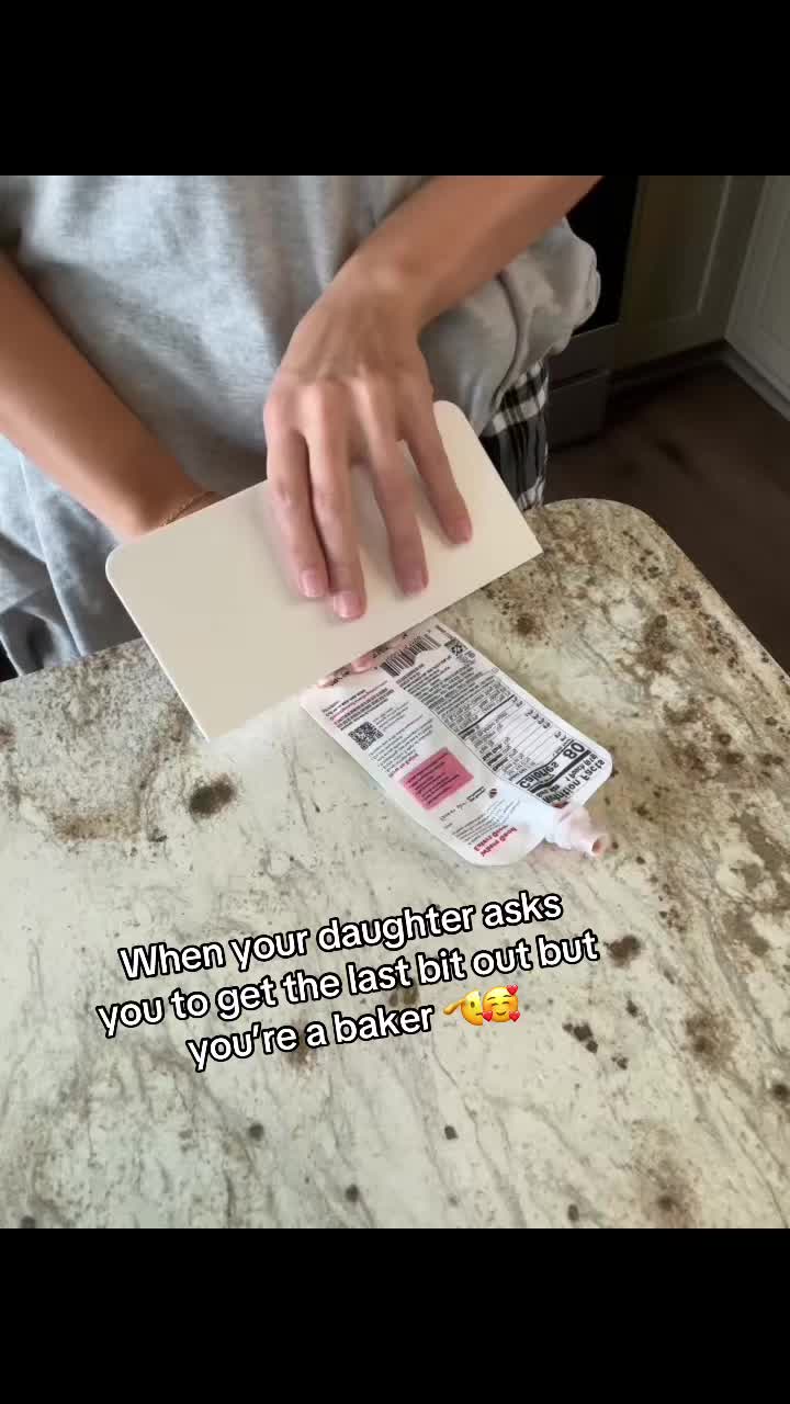 Baker mom hack for ya 🫶🏼😂#momhack #sahmlife #greenscreenvideo