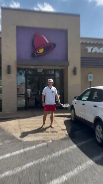 Took #playlaxday to Taco Bell 🌮 🥍 Where should I go next? 🔝 comment decides where’s next 👀 @lacrossenetwork #lacr...