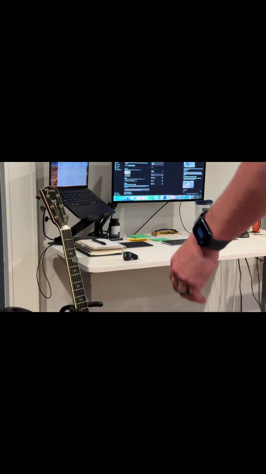 #reviews #robrevues #fender #guitar This is a quick demo/review of the Fender FCT-2 tuner that can easily clip on to...