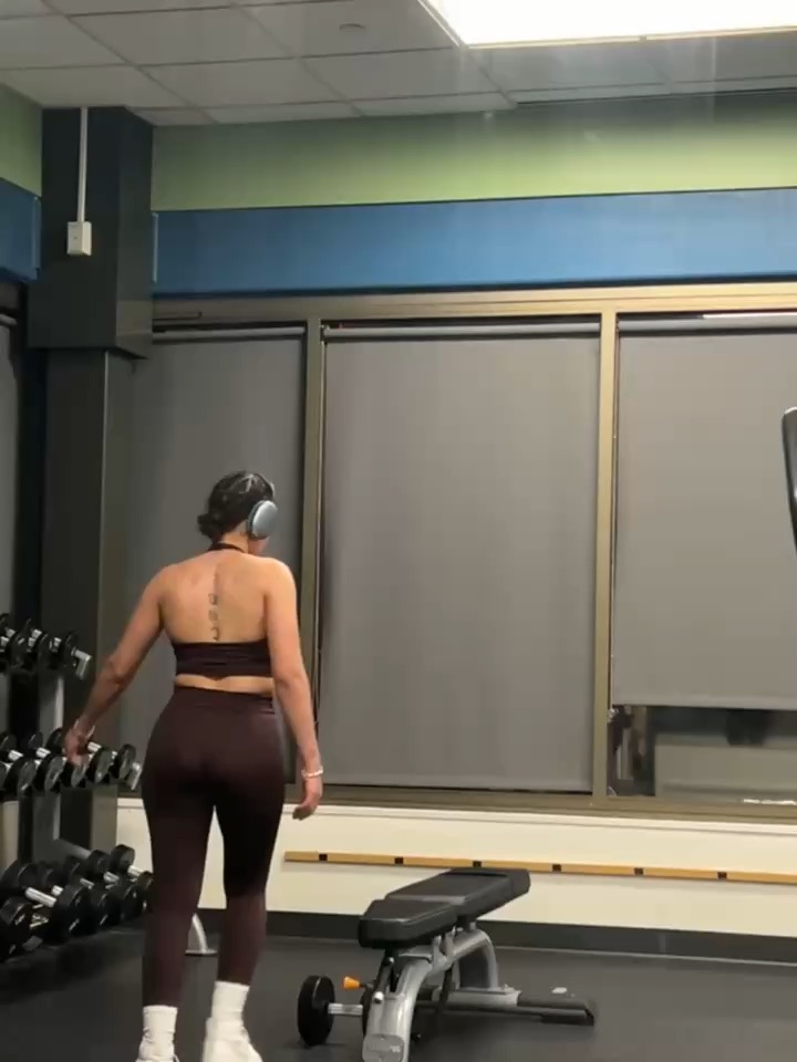 Dumbell rows for a shredded back 😚🤞🏼