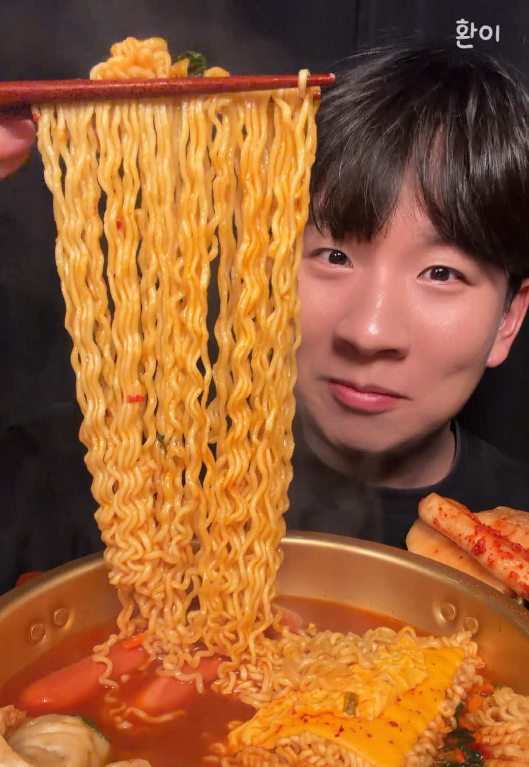 이것저것 열라면 원래는 순두부가 들어갔어야 하는데.. 최애 아이스크림이 할인 하길래😵‍💫 먼저 담다보니.. #열라면 #라면 #라면먹방 #asmr #mukbang