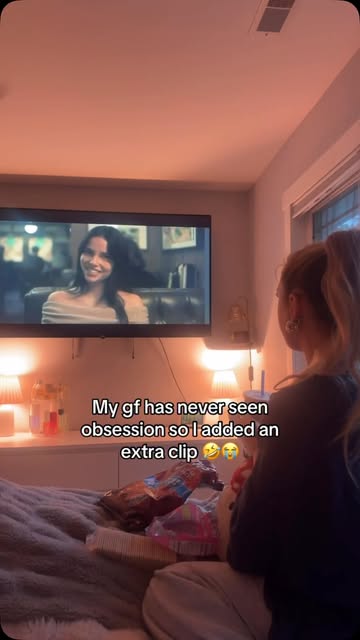 She hates scary movies 😭🤣 #foryou #foryoupage #funny #fyp #prank