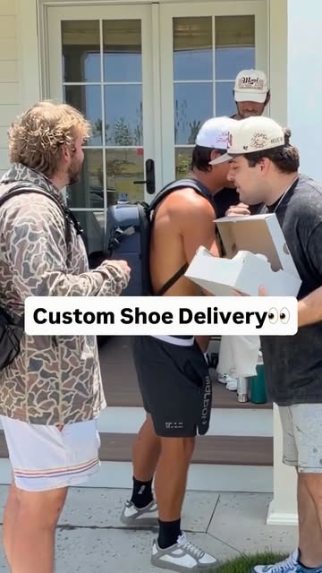 Surprising @bigjohngolfs and @freezertarps with a 1 of 1 custom pair of shoes 😳👀 #allheart #golf #art #customshoes...