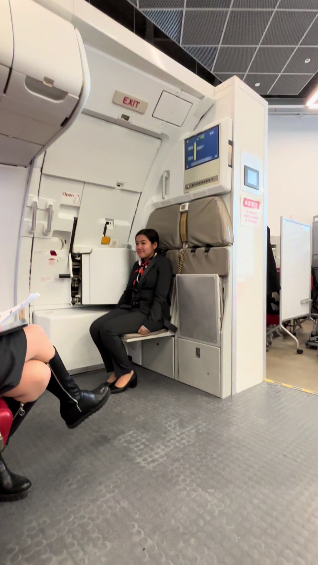 A320 Emergency Door Operartion Drill #senecaflightservices #foryoupage #student #aviation #fypシ゚