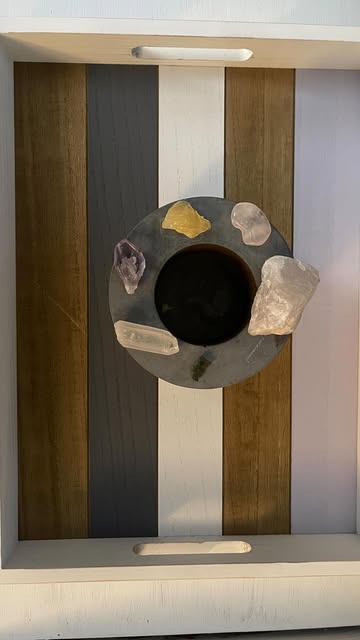 Working from home isn’t the same as it was… That’s why I love placing my crystals on the new @dolceregalodecor’s deco...